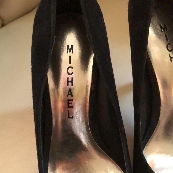 MICHAEL KORS Black Suede Peep Toe Pumps Shoes Size 6, feather accent at toes - Picture 2 of 6